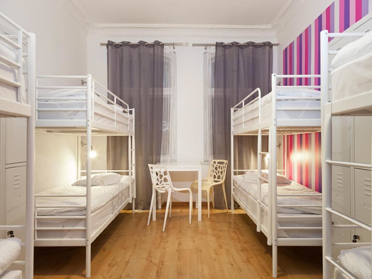 Хостелы Blooms Boutique Hostel Познань